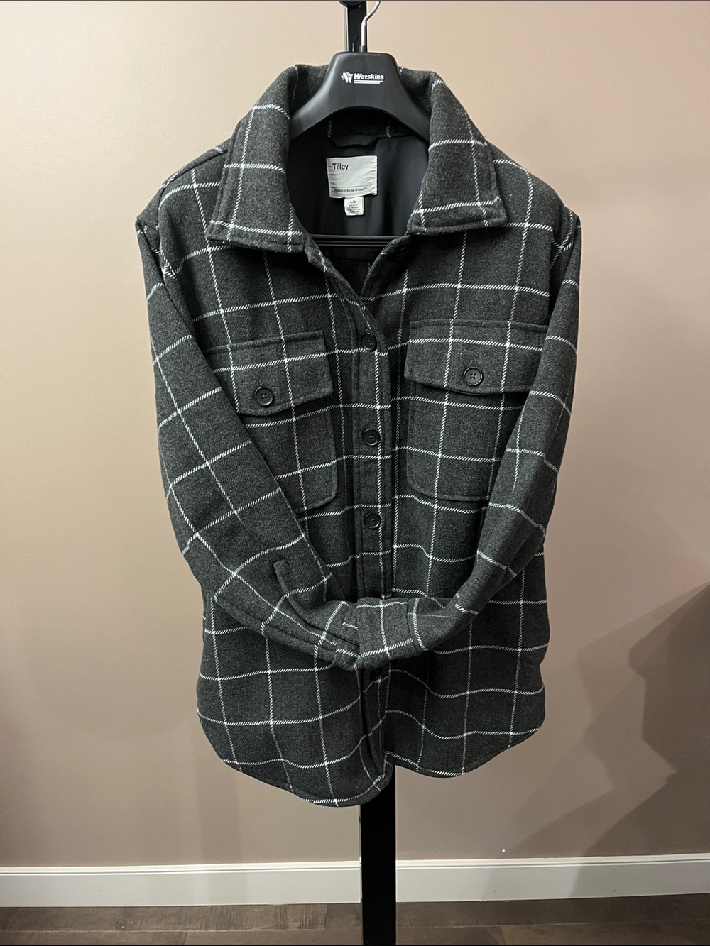 Charcoal Gray Windowpane Plaid Shacket
Camping/Outdoor/ Relaxed fit
